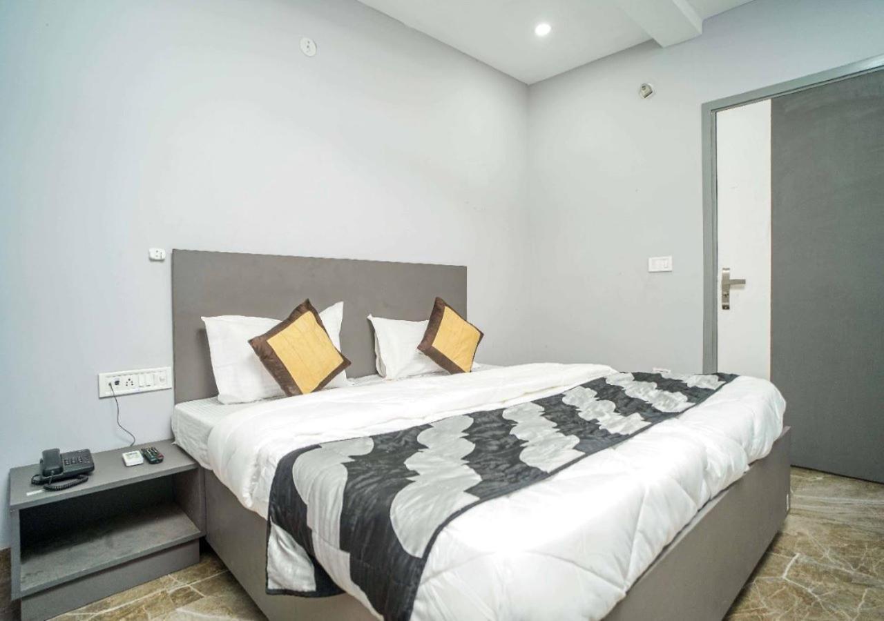 Family Hotel By Pg International Νέο Δελχί Εξωτερικό φωτογραφία